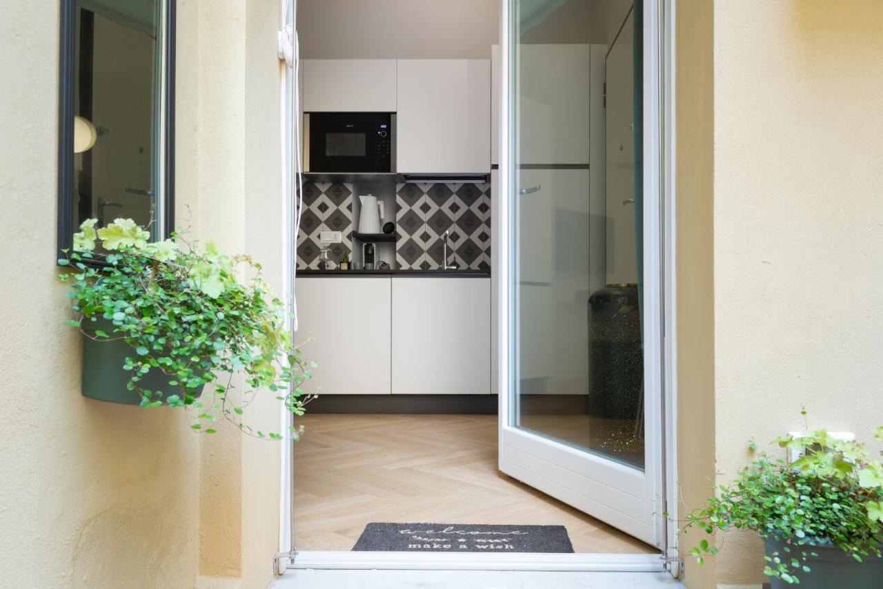 Sphera Bologna, Design Suite Under The Two Towers Экстерьер фото